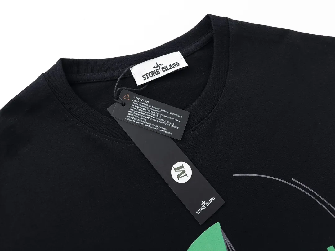 W659#P110💰 [Stone lsland/Stone Island summer sci-fi compass printed short-sleeved T-shirt] ⚠️[Original creation with high control of details] -Made of 230g combed cotton 32-count double yarn, soft and comfortable to the touch, sweat-absorbent and breathable. -Simple basic and versatile style, original single quality, the first choice for couples. -Made by a large factory, four needles and five threads on the shoulder, neat alignment, high quality workmanship. -Same style for men and women, very versatile One piece by hand, the details are clearly visible. Color: Black White Size: M L